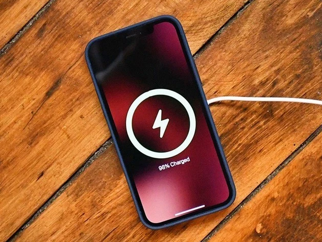 大安镇苹果手机维修分享iPhone 12可以随便充电吗 